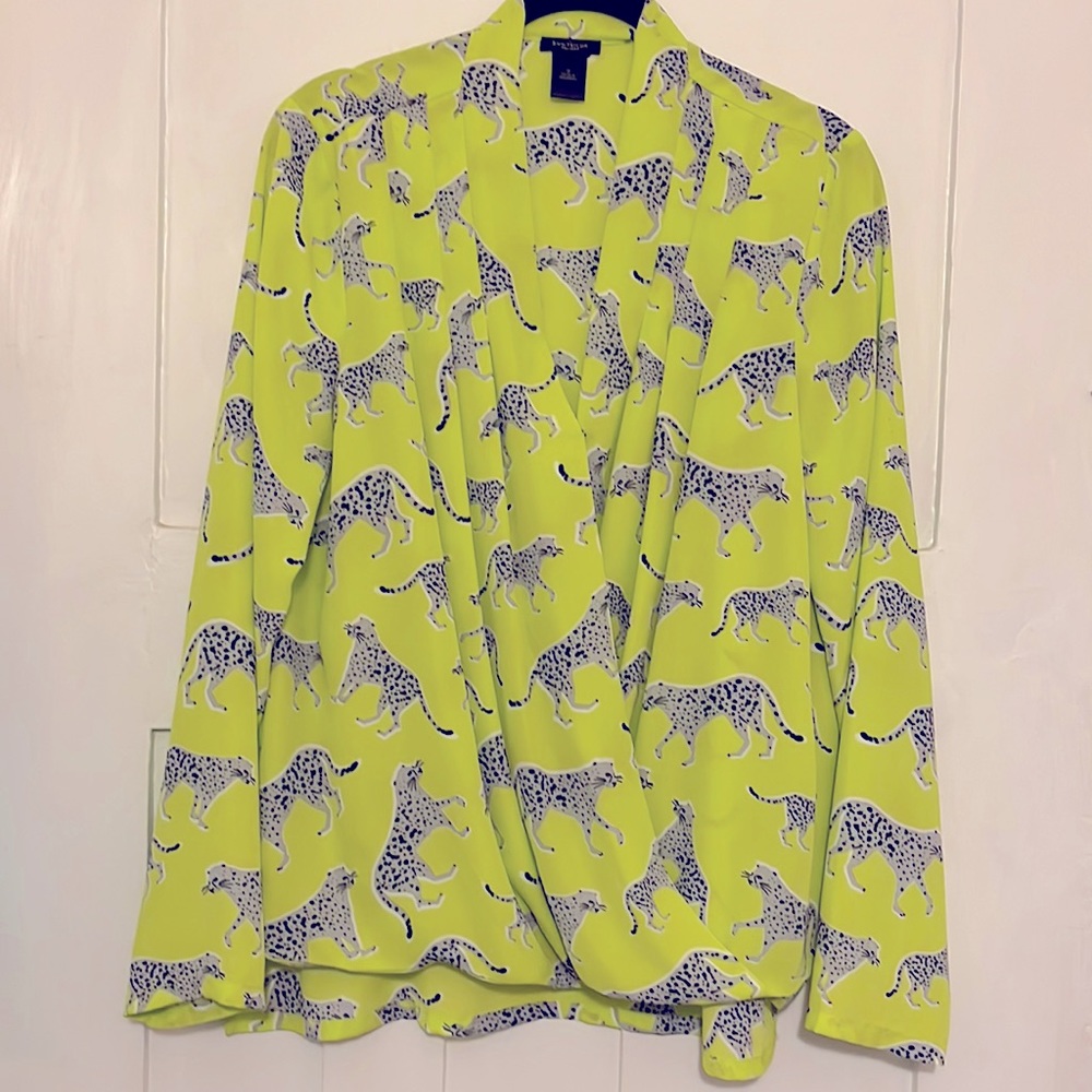 Easy tunic with plunging neckline match with pallazo slacks (gray best).